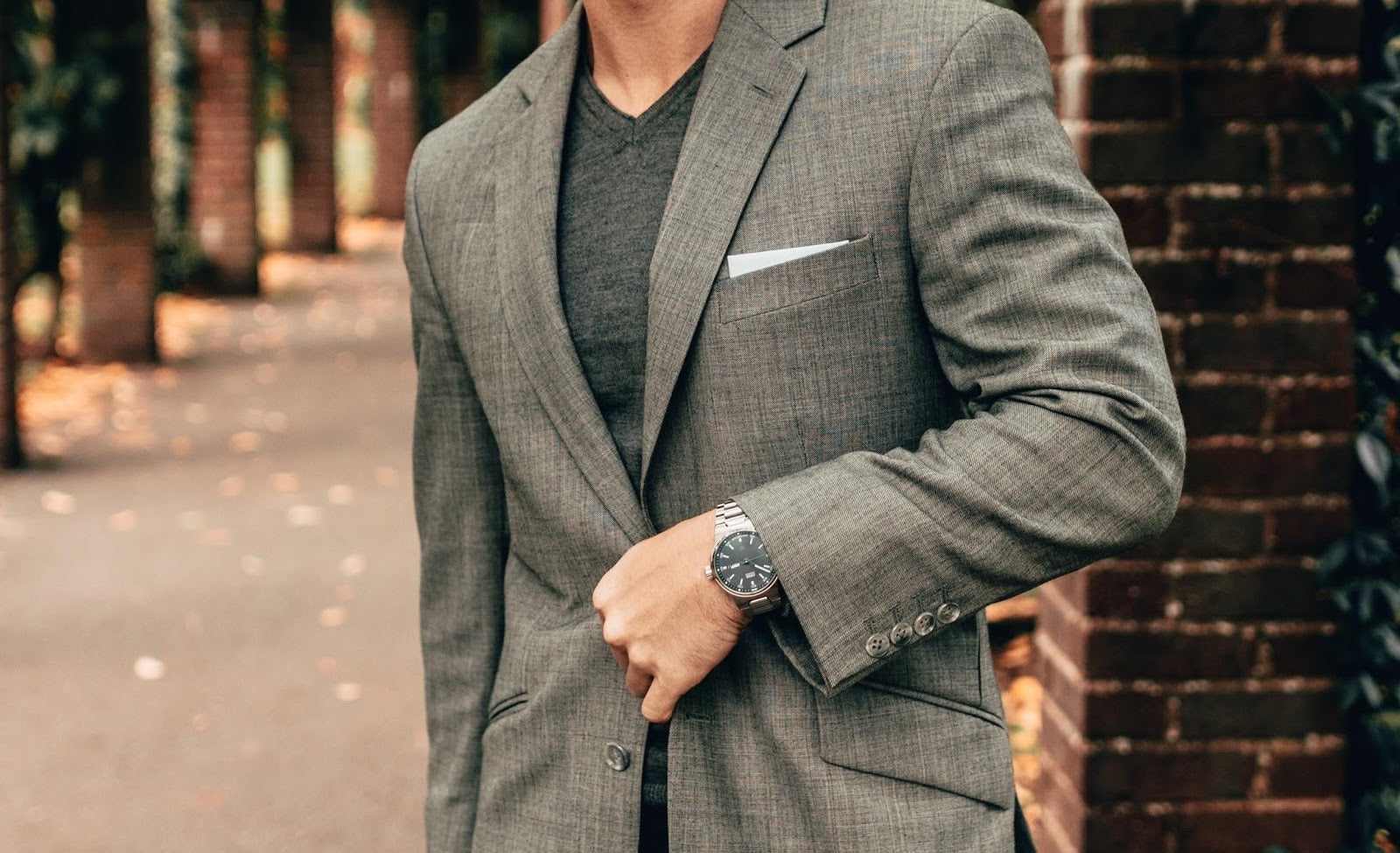 The Perfect Friday Eve Outfit Is A T-shirt And Suit Combination